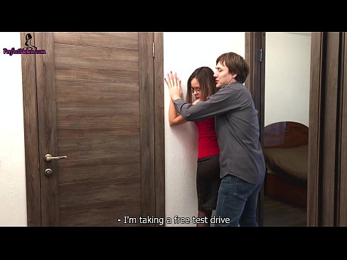 ❤️ सेक्सी रियाल्टर तिची अपार्टमेंट विकताना तिच्या मांजरीला कामुकतेने धक्का देतो आणि चुदतो - क्रेम्पाई ❤❌ गुदद्वारासंबंधीचा अश्लील  ﹏